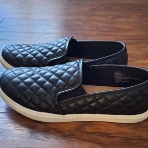 Torrid size 12W black quilted shoes
